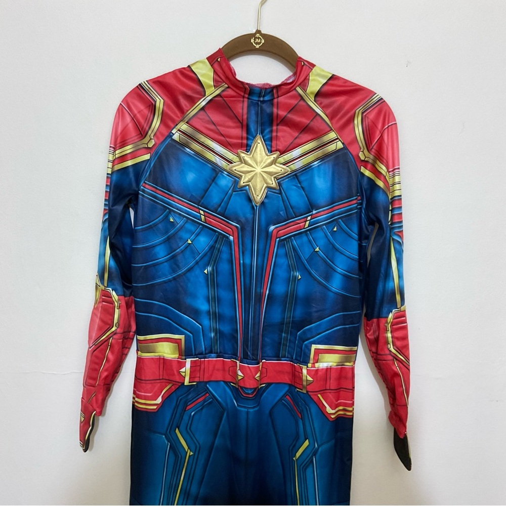 Captain Marvel Hero ~ Costume Halloween ~ 12/14 Role Play with Light Up Star! - Picture 3 of 16